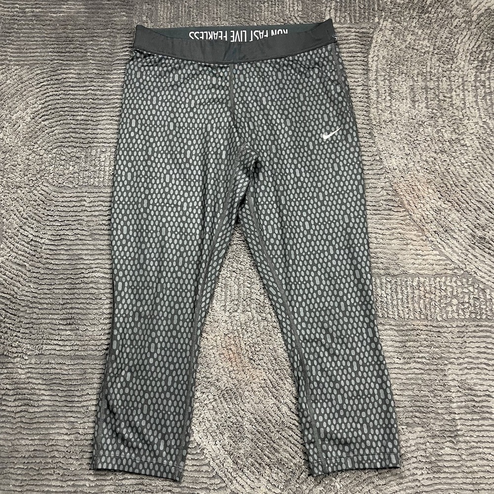 Nike Dri-Fit Women's Running Tights Pants Size L Gray Reflective Print 3/4 Capri